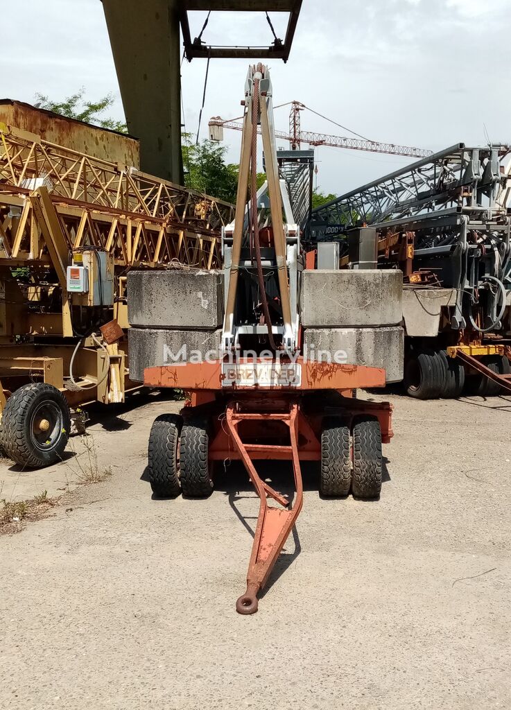 Macara automontantă Gru Benedini B18